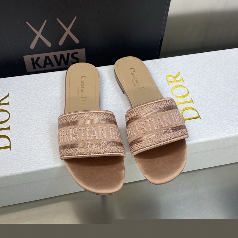 ch**an D*or slippers